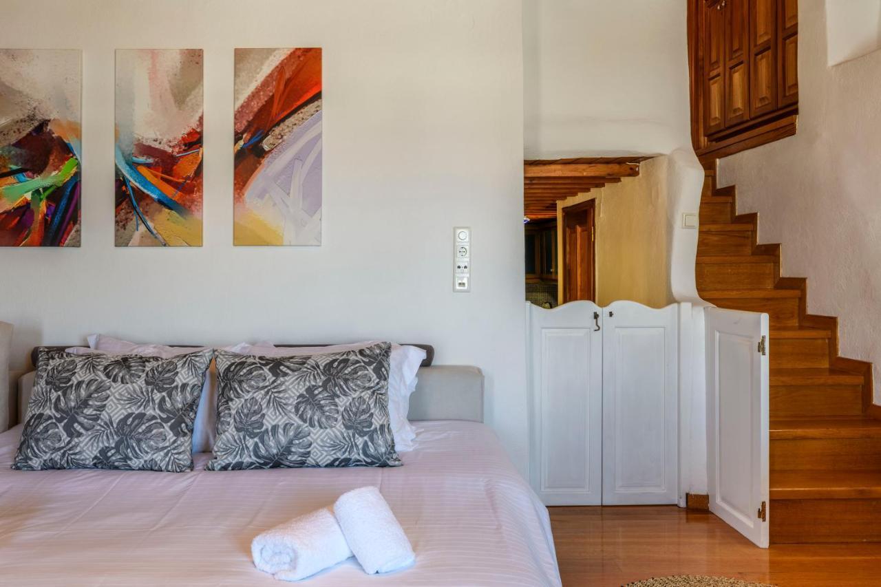 Villa Floral With Marvelous View To
